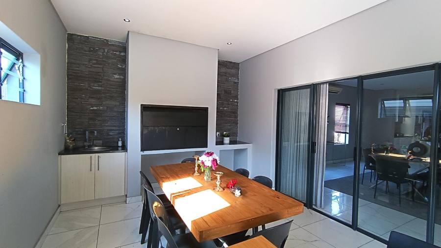4 Bedroom Property for Sale in Parklands North Western Cape